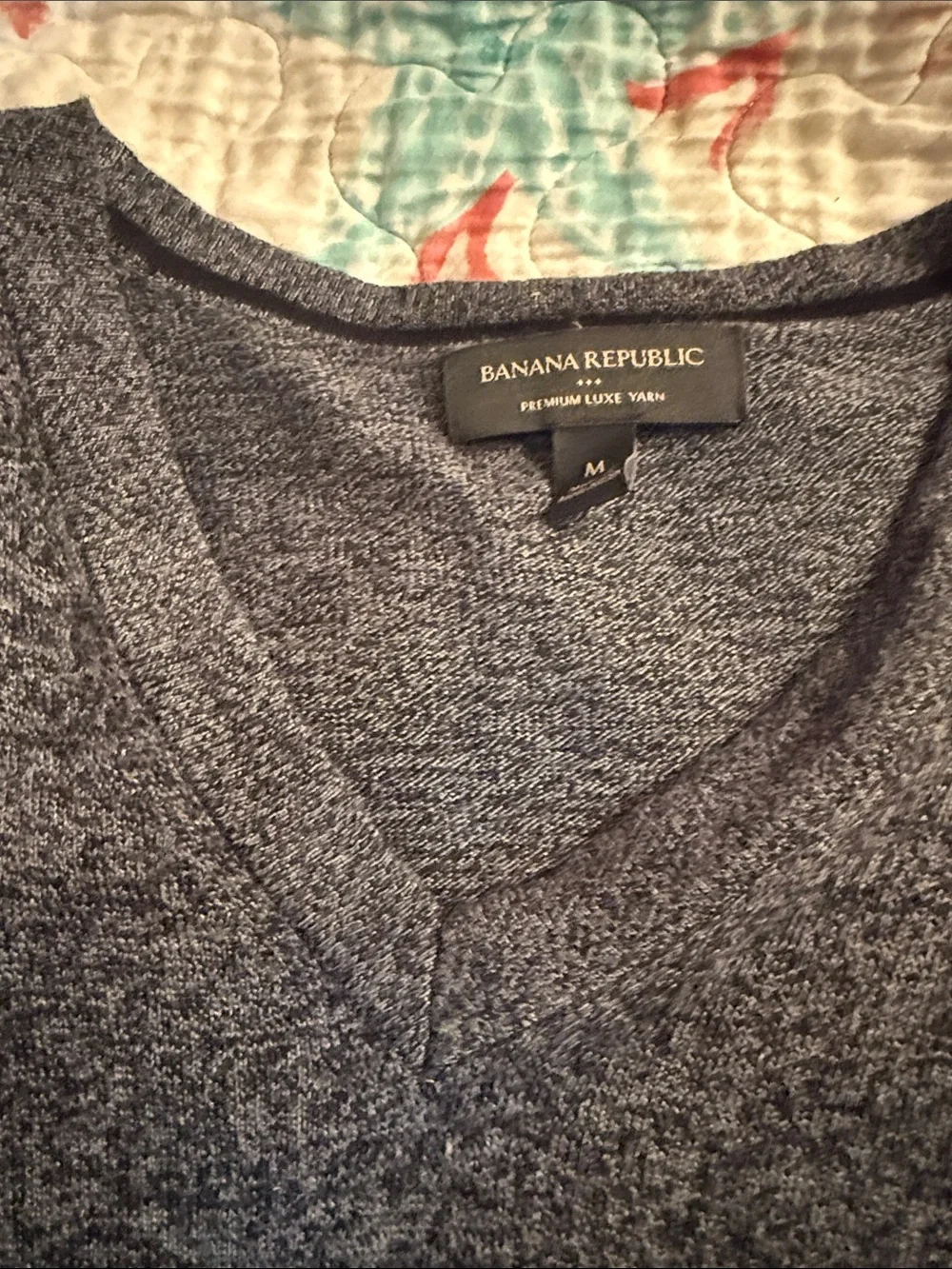 Banana Republic Men's Heather Dark Gray V-Neck Sweater